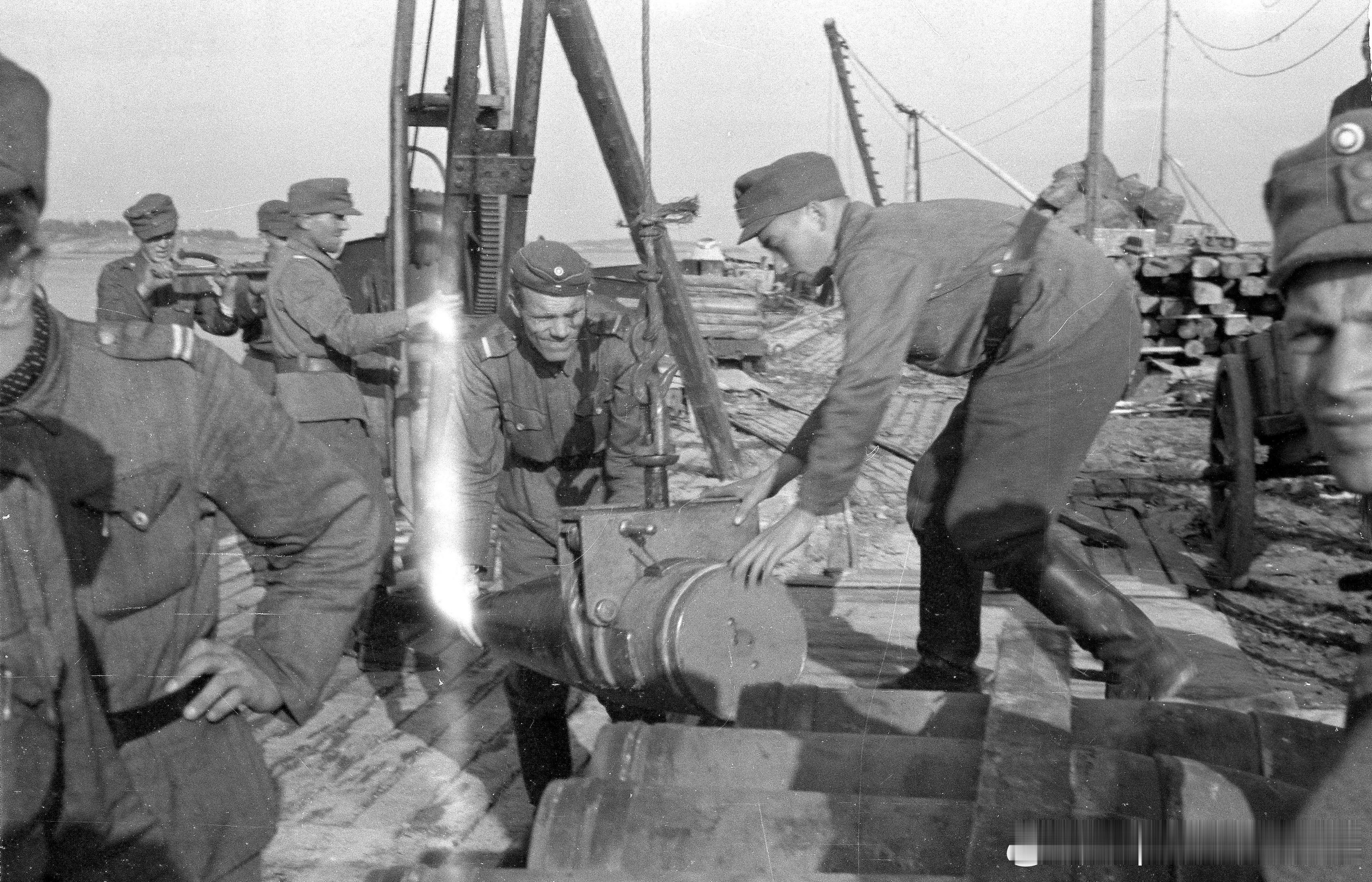 1944年9月20日芬兰军队从Porkkala-Udd波卡拉乌德半岛以南Mäki