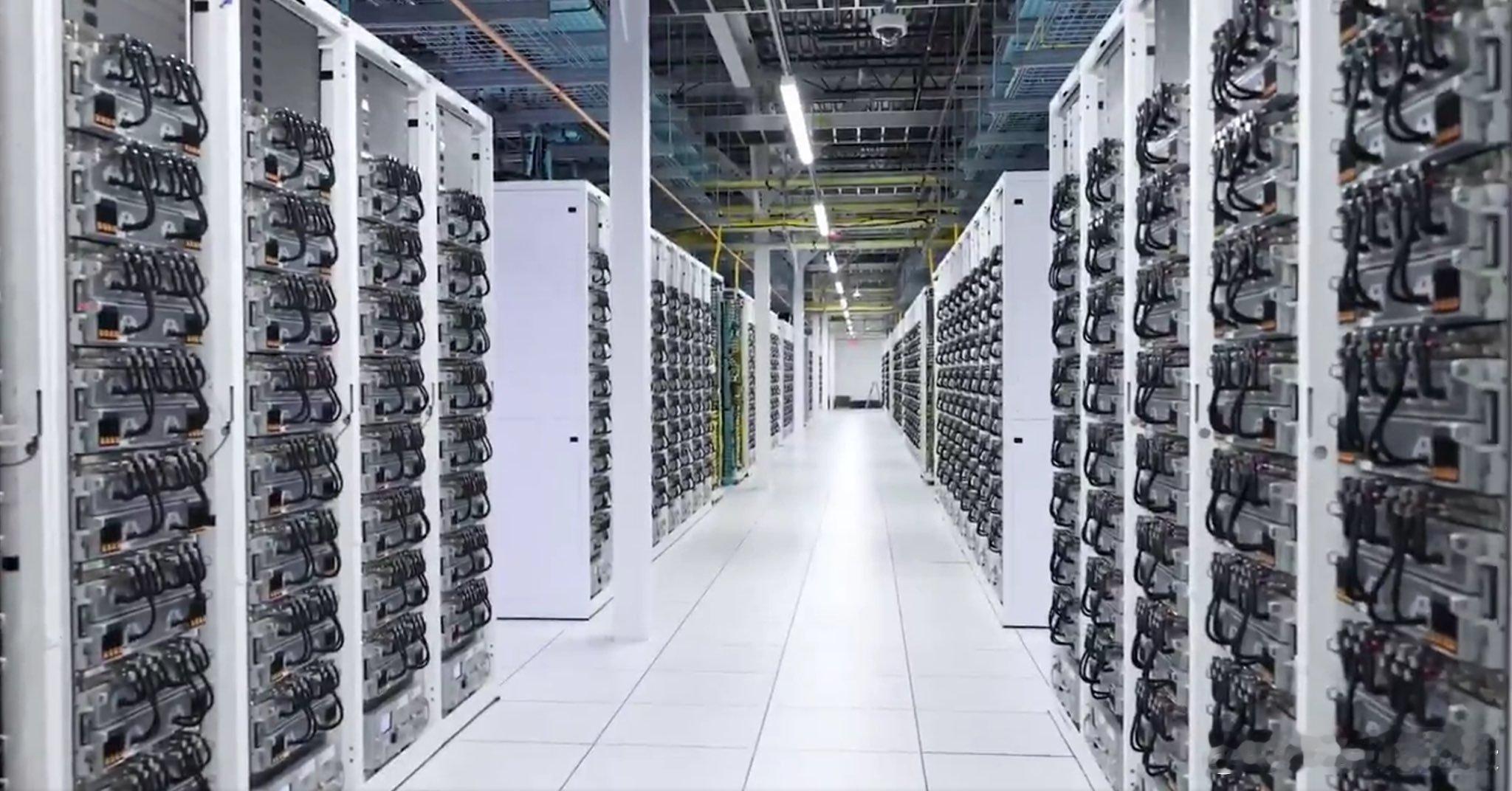 大家“端到端智驾”的顶梁柱，AI迭代的基础设施[偷笑][偷笑]每一台高阶智驾的背