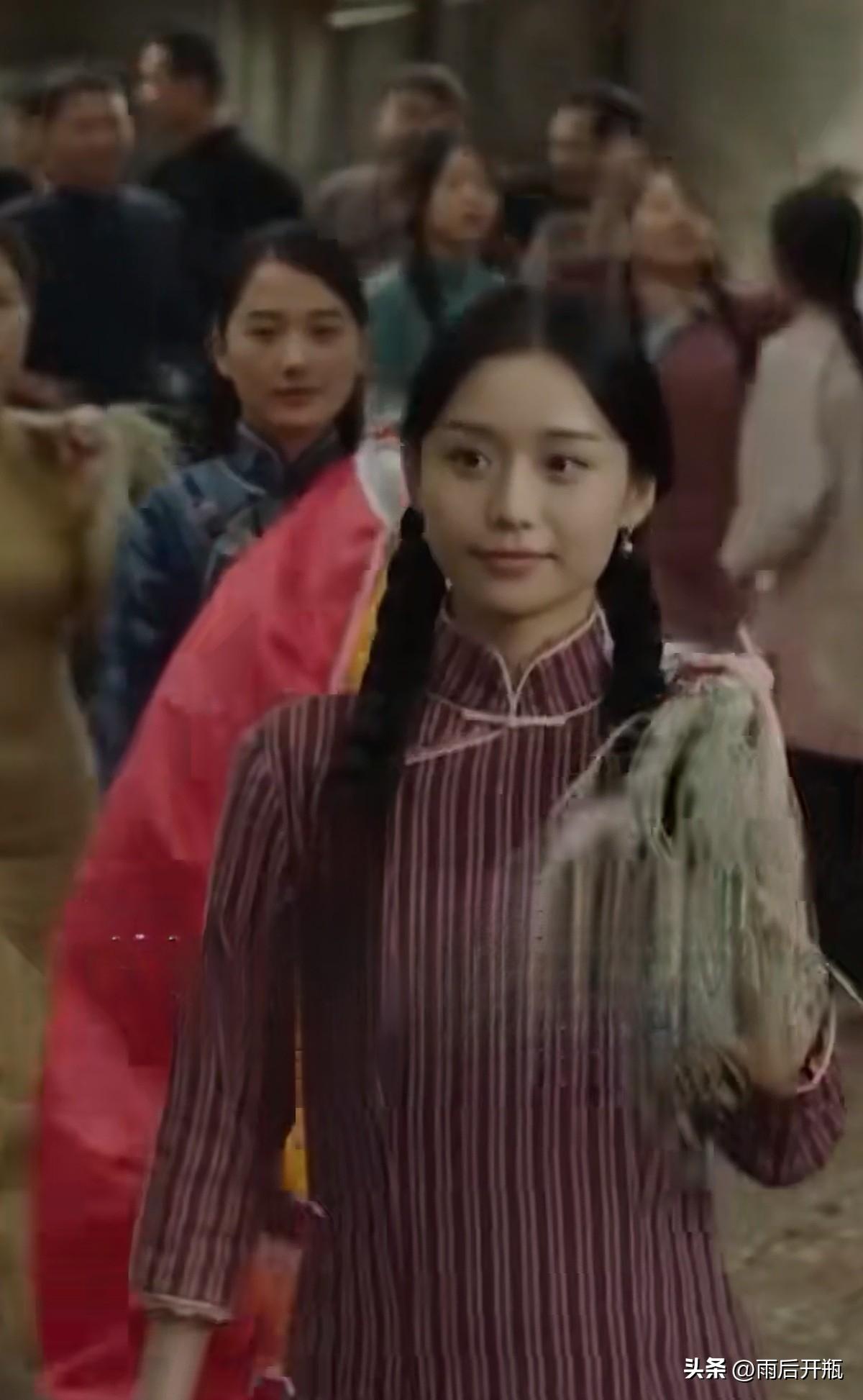 《给阿嬷的情书》透过泛黄的侨批，道尽了南洋华侨的赤子之心。他们在异国抱团取暖，用