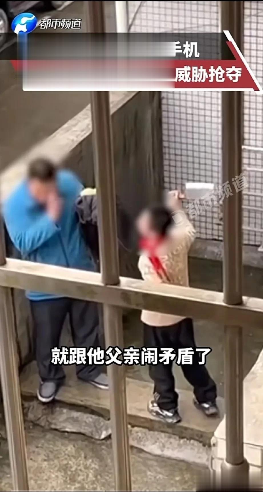 那么问题来了？这种情况下父亲还手是算，互殴？还是正当防卫？又或者视频中的父亲把他