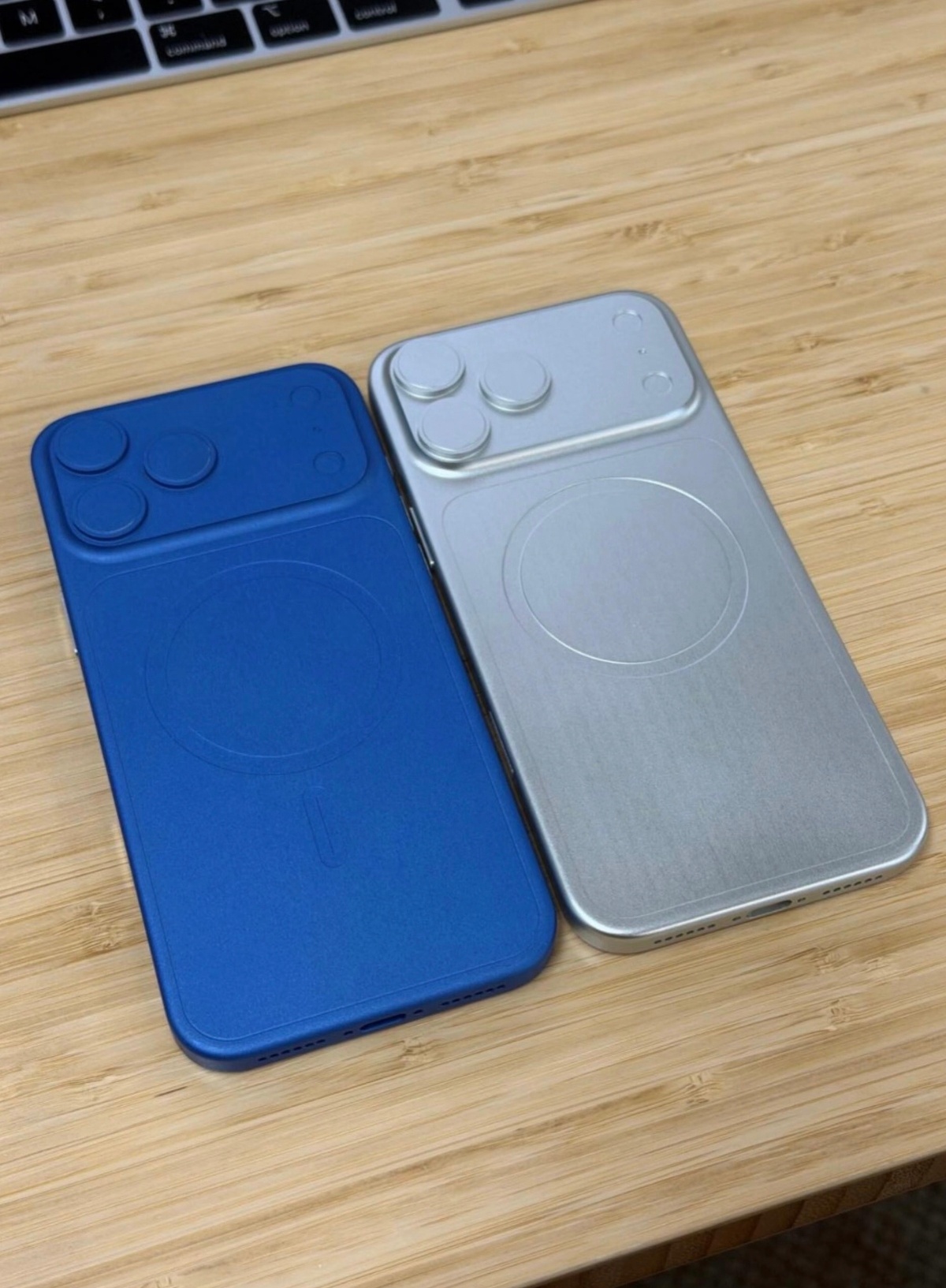 不仅看到了iPhone18ProMax金属机模，甚至还有折叠iPhone的命名，