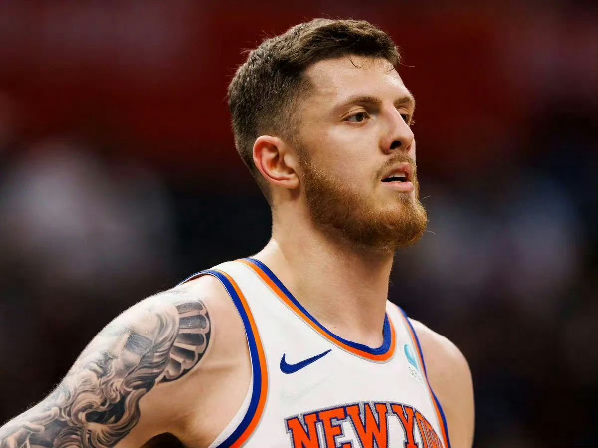 WindhorstESPN：俄克拉荷马城雷霆队可能正在交易市场上寻求中锋位置的补