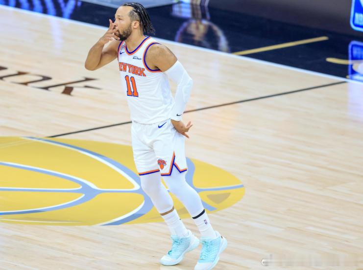 NBA总决赛G2，尼克斯险胜马刺，带着2-0的领先优势回到纽约主场。布伦森全场比