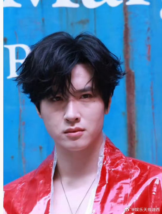 丞磊张新成展轩生图今天马丁马吉拉大秀活动上的丞磊 张新成 胡先煦 展轩都是生图哦