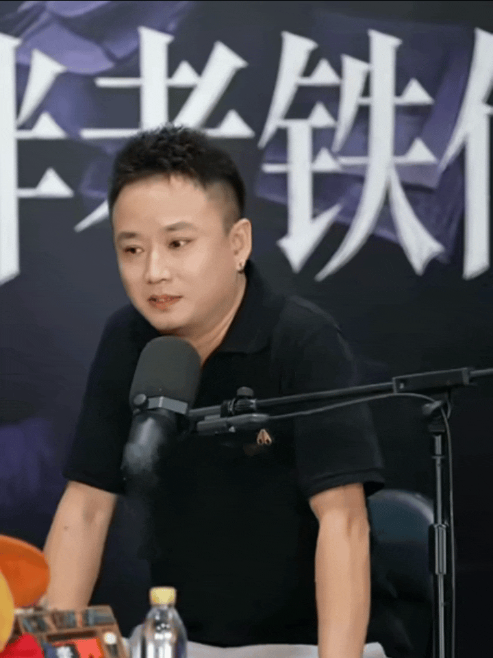 张震说我是所有人的童年噩梦张震本人都忍不住自嘲自己的年纪，打趣自己是大家的童年噩