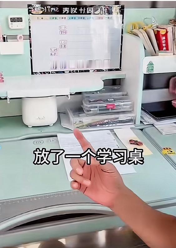 实在是搞不懂，闫学晶到底是认知太低，还是脱离群众太久，还是说沾点啥！

闫学晶又