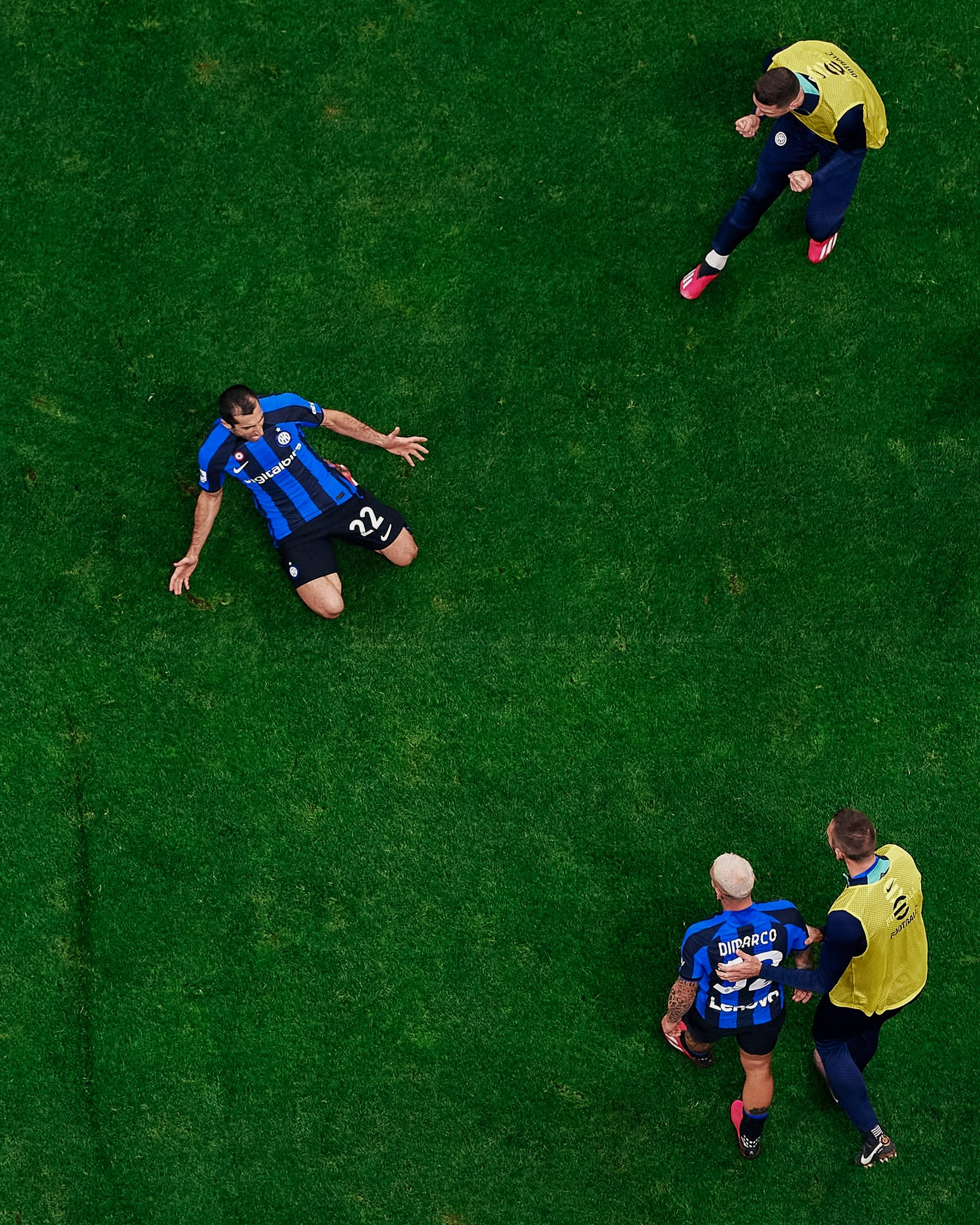 187 👕12 ⚽21 🅰️6 🏆还没完 🖤💙国际米兰姆希塔良