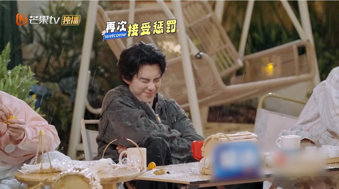 王鹤棣我记得倒霉熊不是停播了吗 还以为倒霉熊成了过去时，结果王鹤棣在游戏里让它“