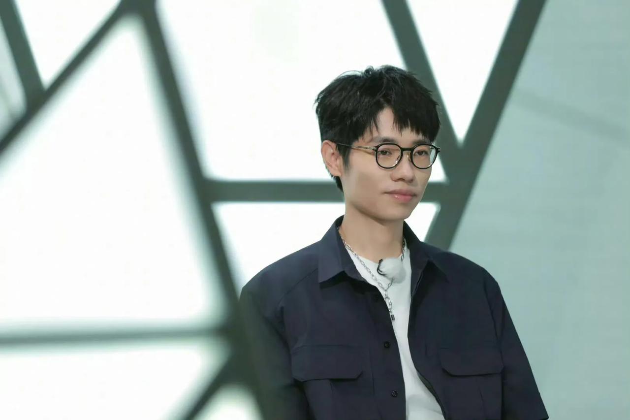 李行亮经纪人回应麦琳被抵制。
对于麦琳参加综艺被抵制事宜，目前网上热议不断。为此