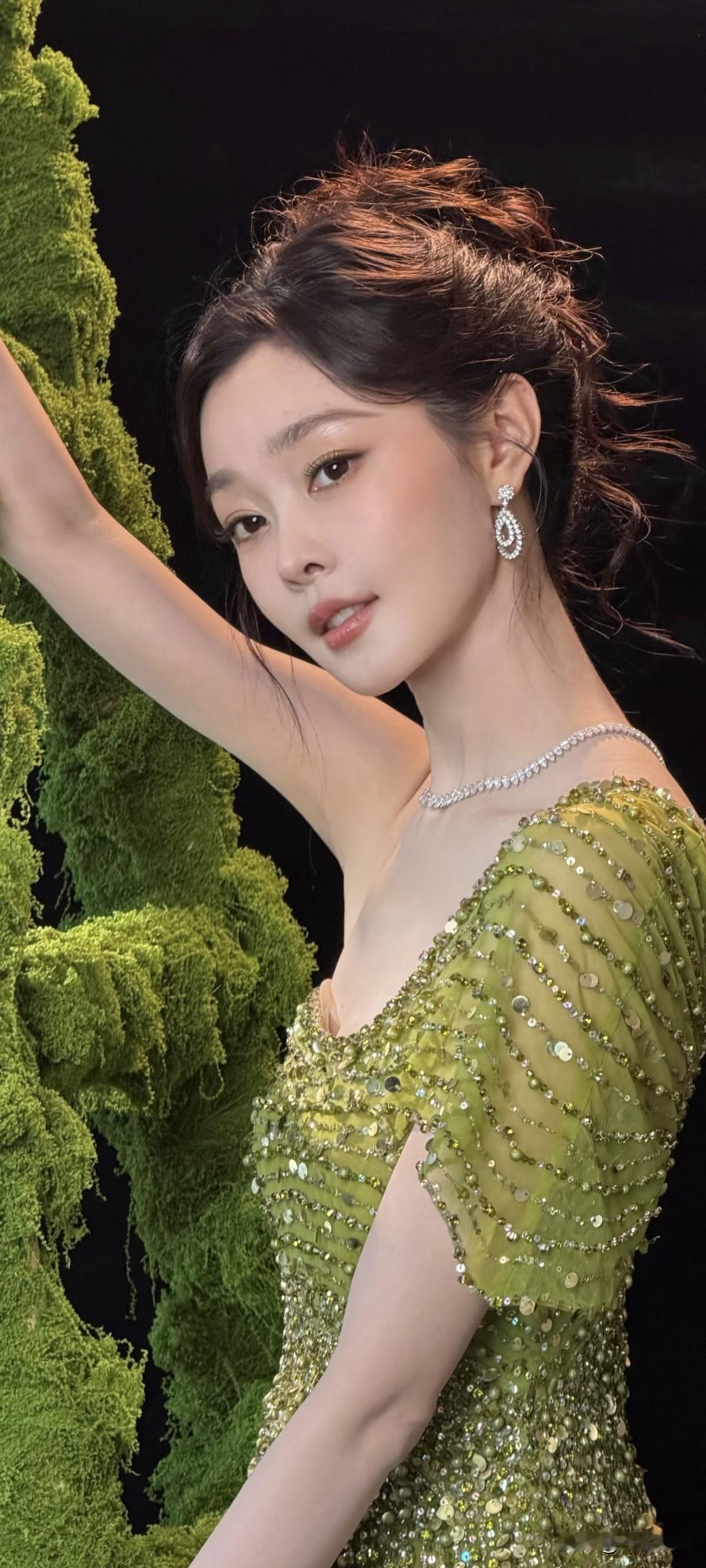 哪位女星最吸引你给宋轶化的“绿野仙踪妆”不需要太多滤镜就很美，华老师化得好，拍得