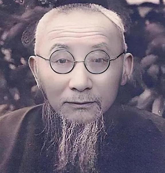 1938年，大汉奸陶锡三在家里宴请日军。突然，她听到女儿哭喊着：“救命啊，救命啊