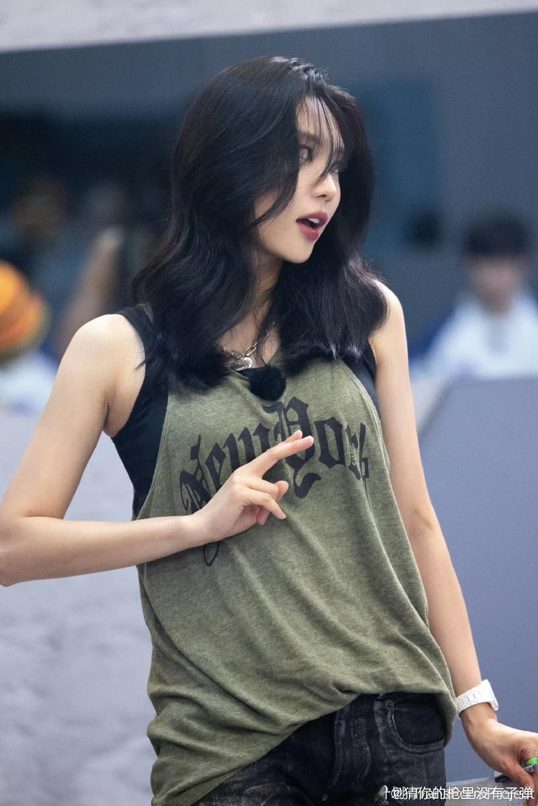 #有这么会端水的导师进入内娱# 王霏霏不愧是导师，被问朱志鑫帅否，答孩子们都帅，