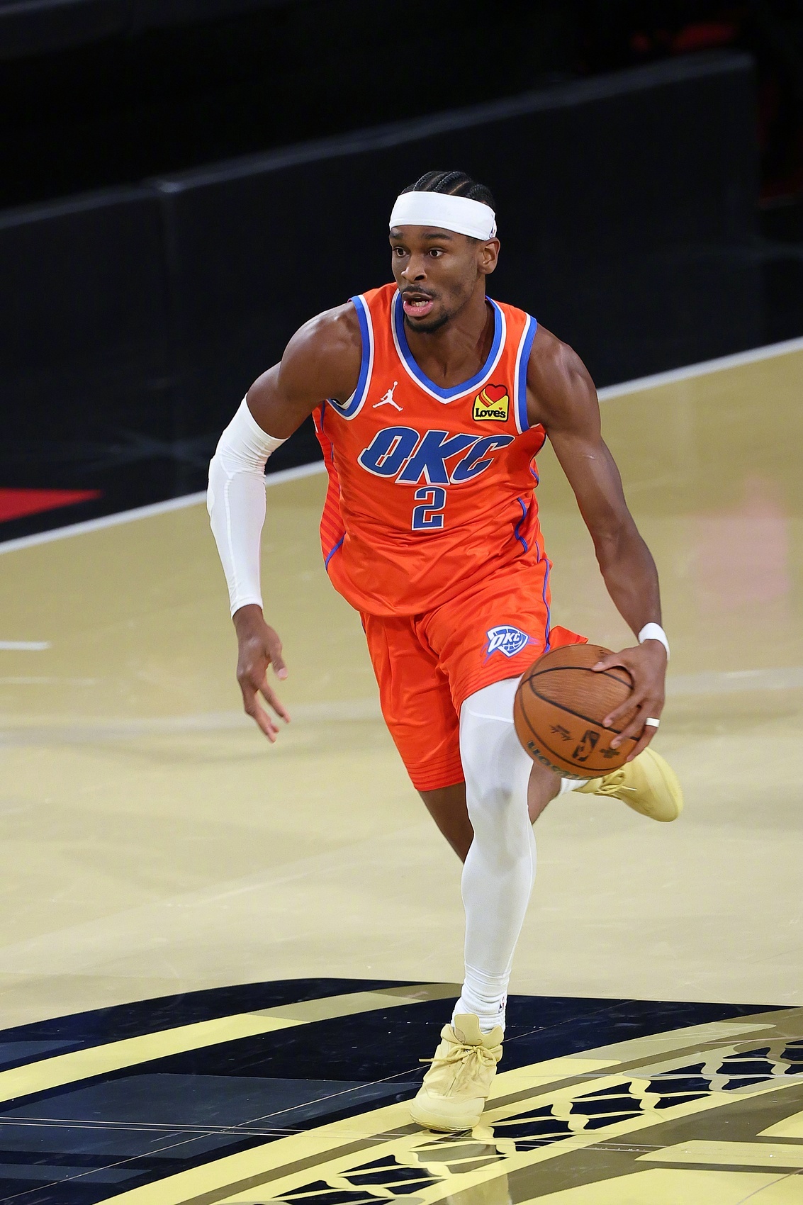 雷霆 前NBA球员JR·史密斯￼在节目中谈到了雷霆￼。他说：“他们就拿了一个冠军