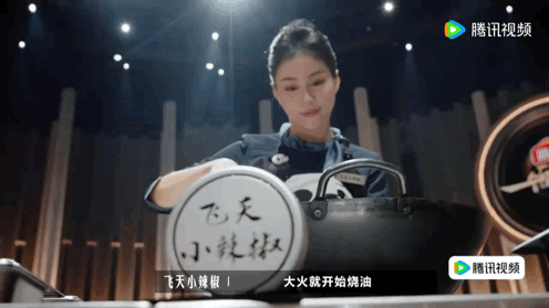 谢霆锋认为糖拌西红柿不能拿来比赛一饭封神一盘凉拌西红柿，装得下童年记忆，却很难在