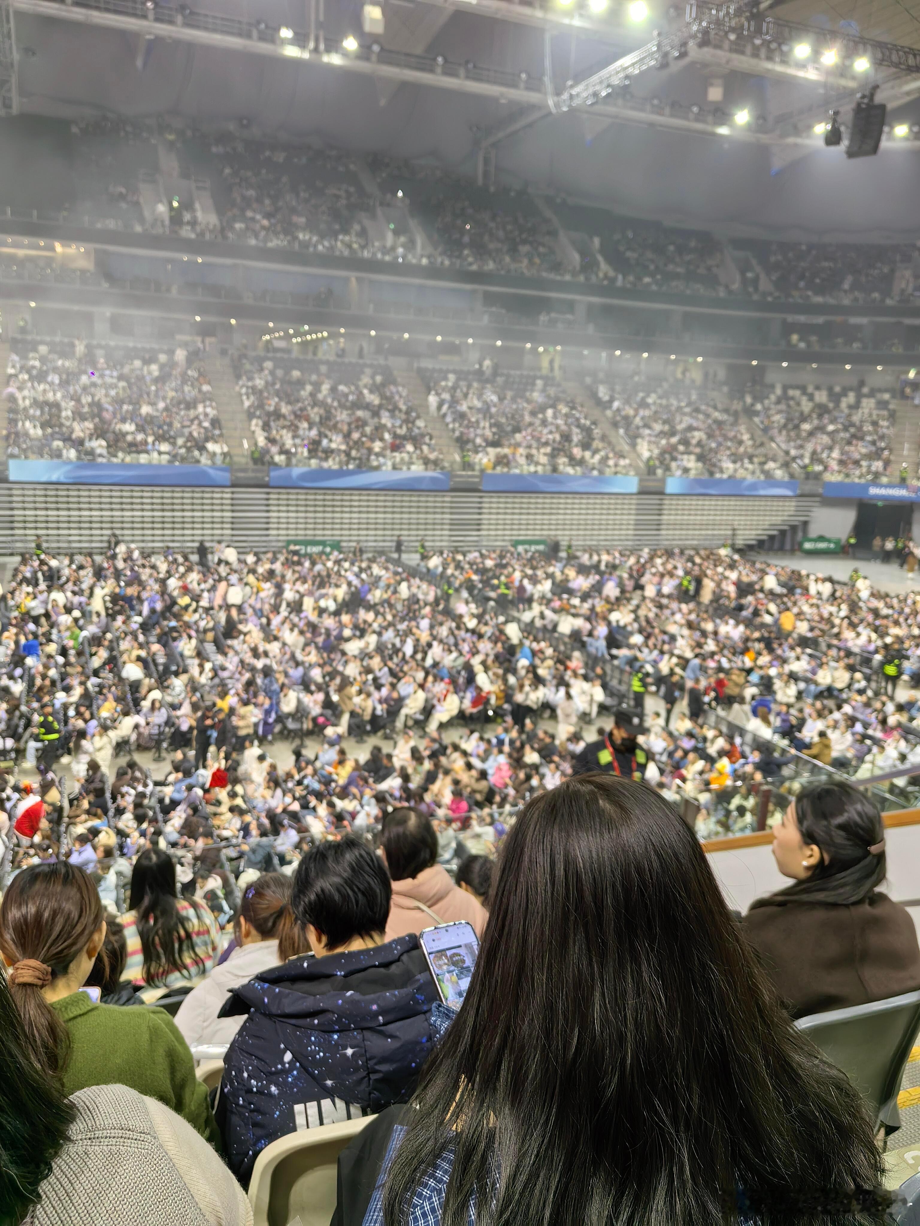 罗云熙 水龙吟演唱会，坐满了，全是人 