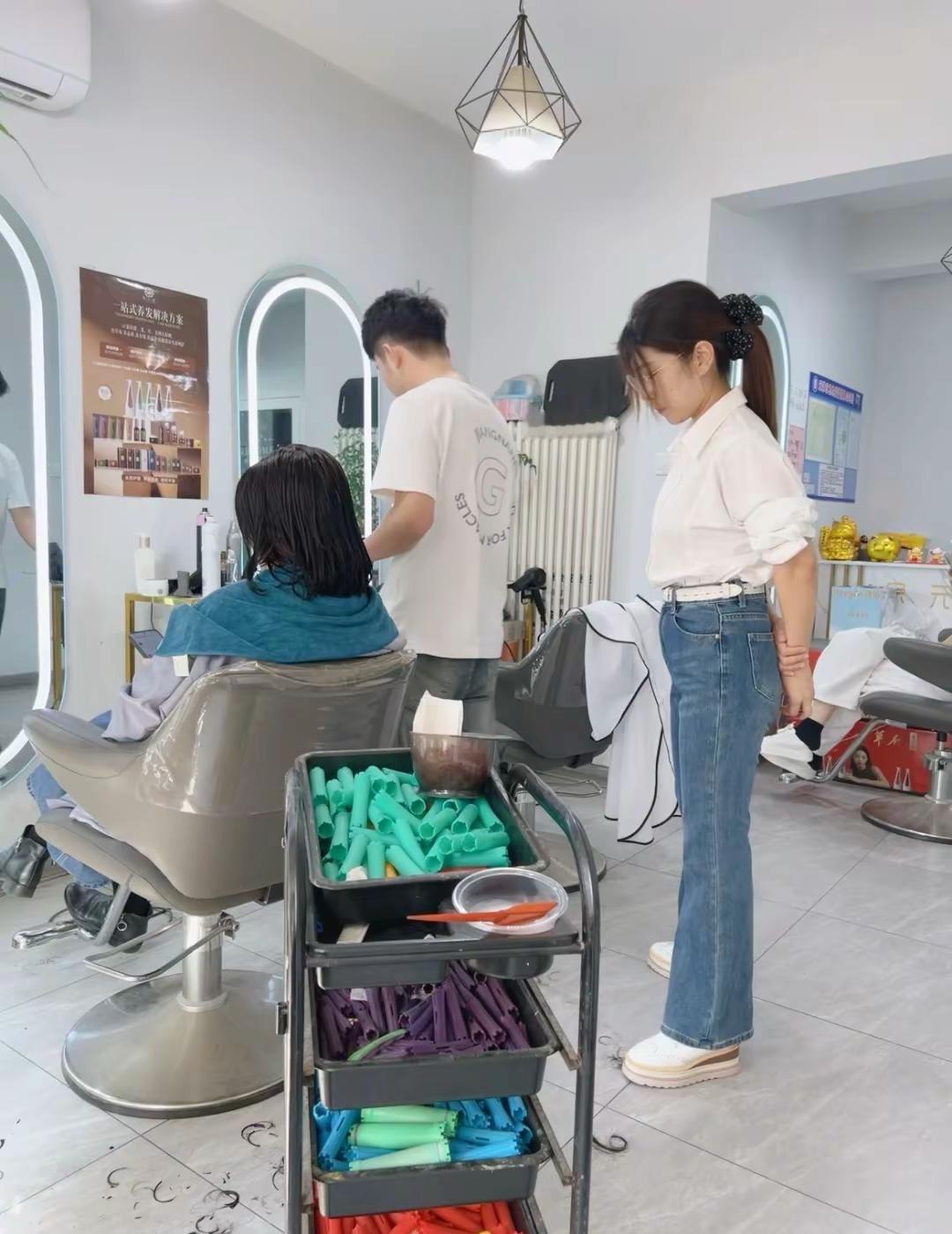 爱是两个人一起修修补补的过程 相互包容体谅才能一直走下去 或许我们都有棱角 还需