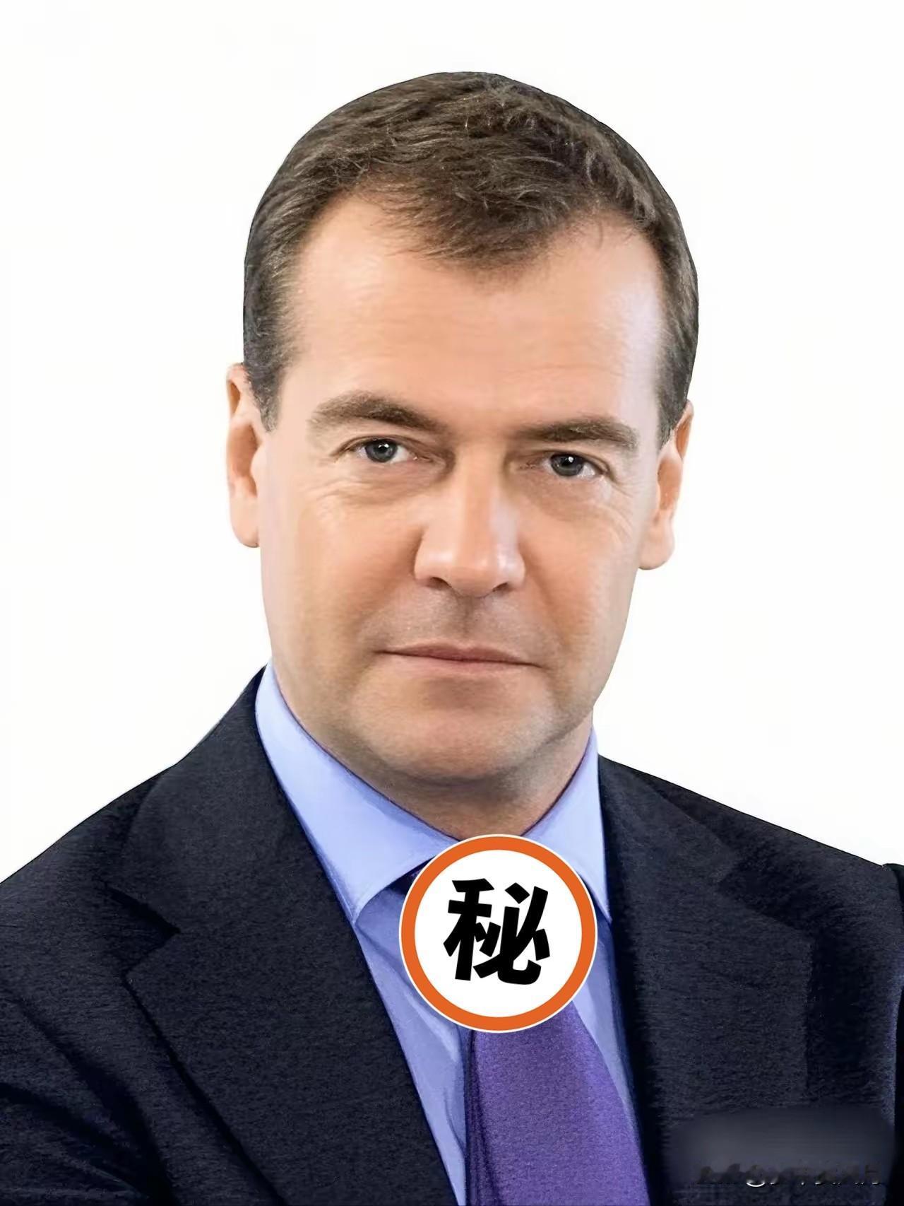就在昨天
俄罗斯宣布突然了
9月14日普京突然签了道法令，给梅德韦杰夫发了枚“祖