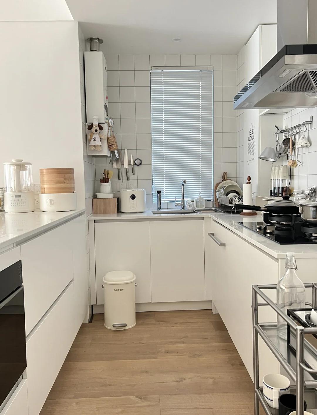 ‘厨房’用你家方言怎么说?上海方言：灶披间，上海是个移民城市，有多种说服，极大多