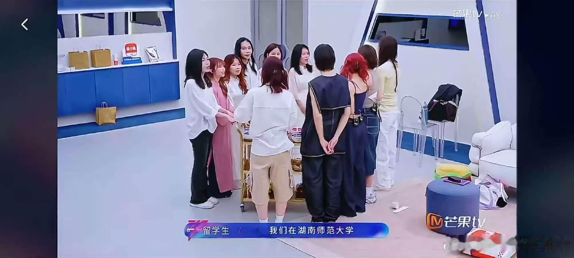 庄法[超话]越南留学生和庄法过端午节越南留学生探班庄法过端午节他乡同乡相逢最动人