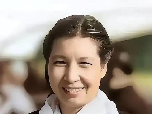 曾志是一个深得毛主席敬重的老红军老革命。她的一生，是难以用一两句话能写得完整的人