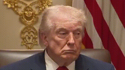 特朗普开会时打瞌睡，引发人们对其精力的怀疑。

在3月26日举行的内阁会议上，当