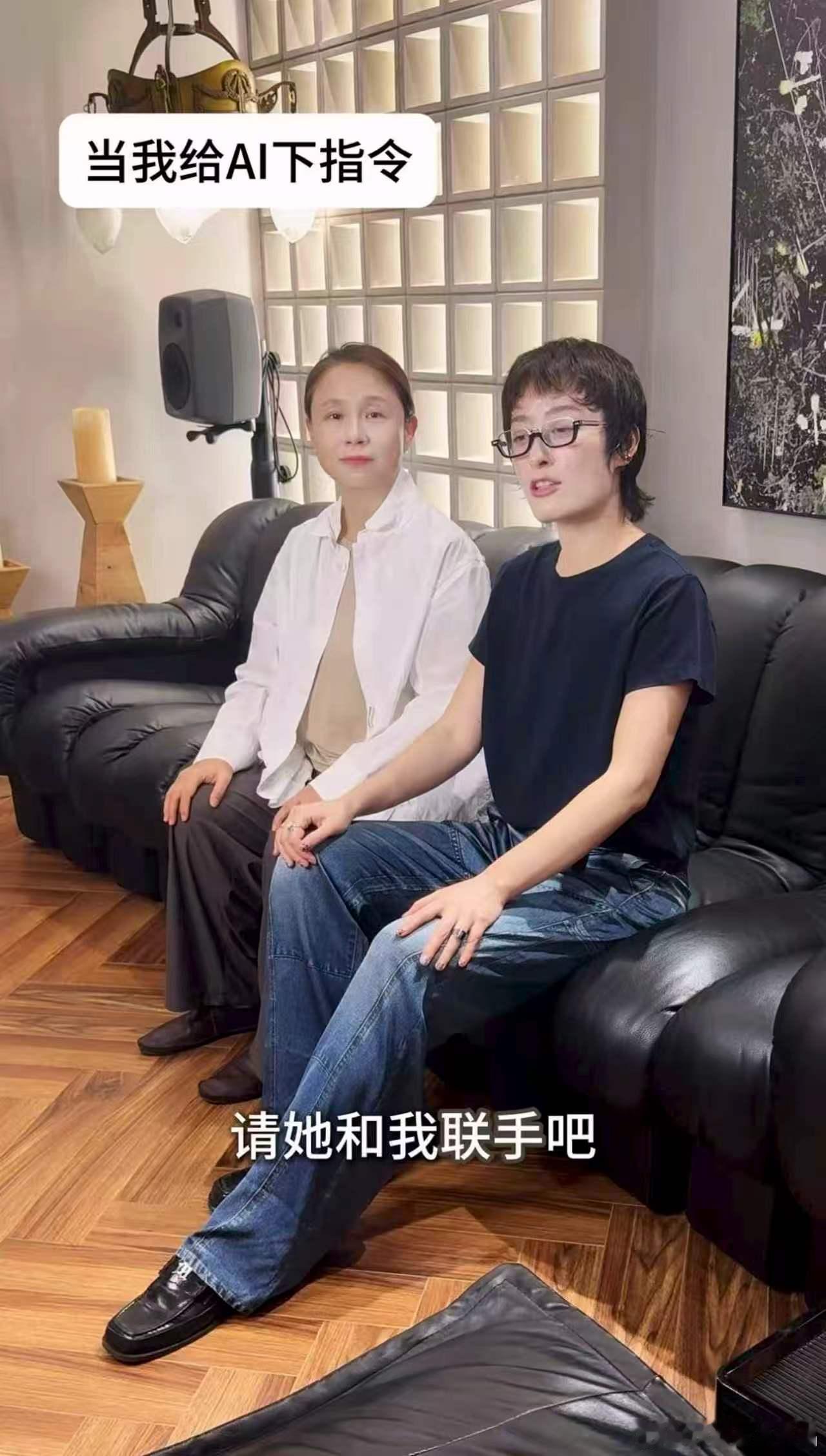 曾轶可签约哇唧唧哇曾轶可和龙丹妮。 ​​​