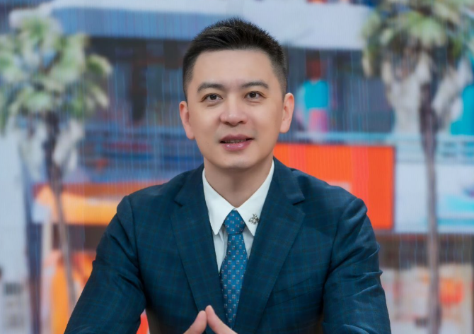 CBA新赛季，你认为杨鸣下一站是解说席or教练席？