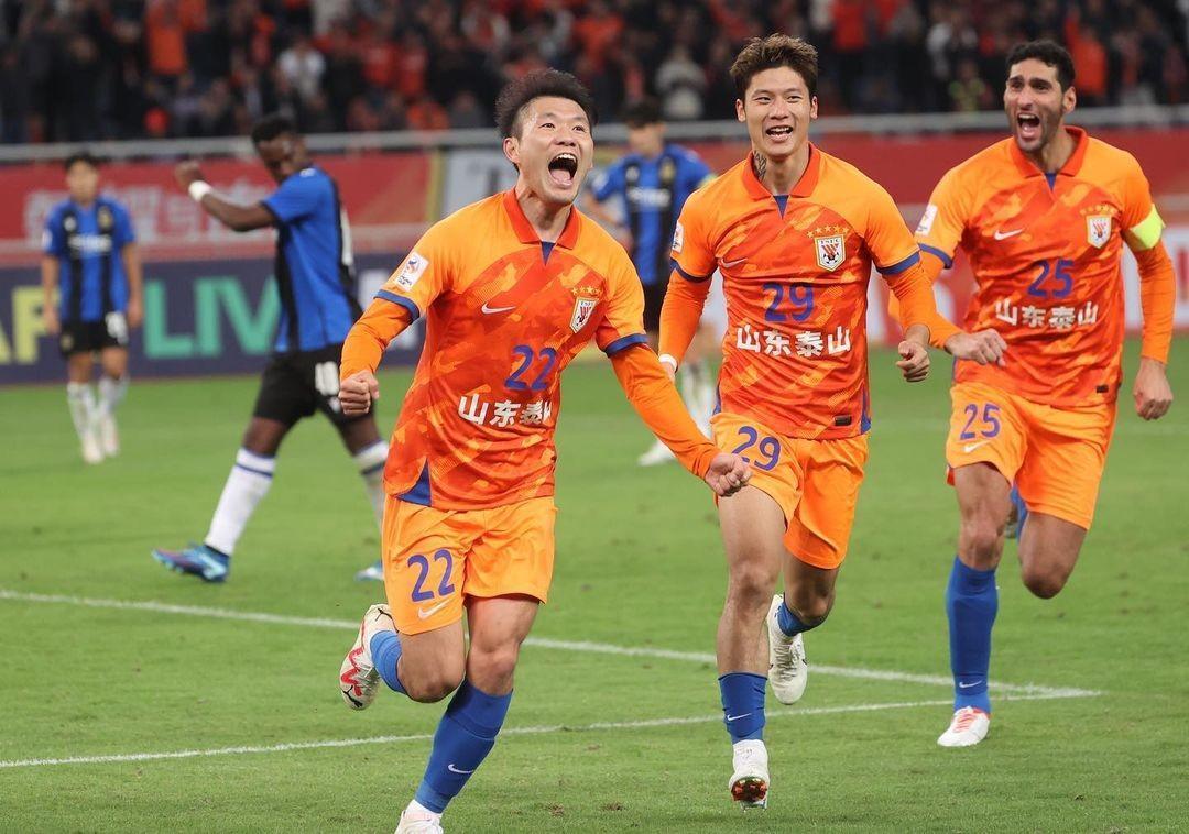 帽子戏法，6-1逆转！山东泰山双杀亚冠鱼腩，形势：末轮打平=出线
山东泰山在主场