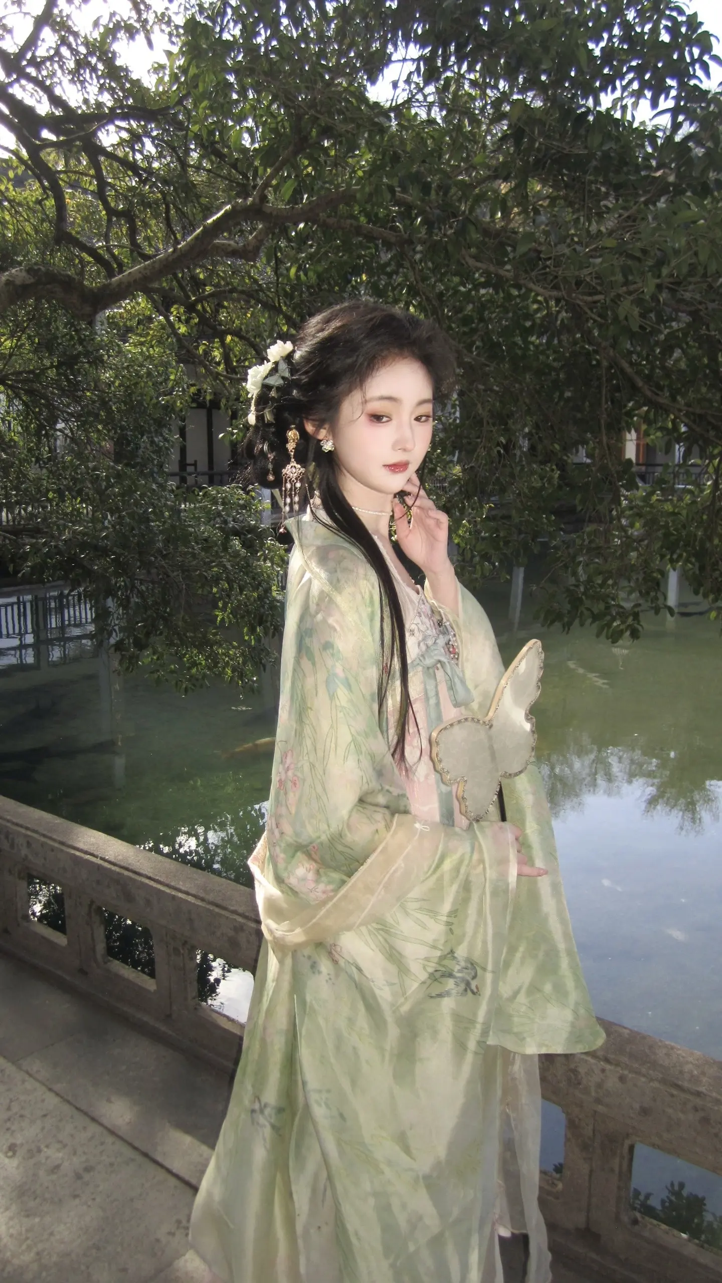 遇见她 如春水映梨花。