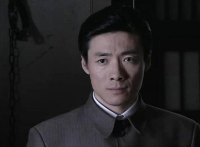 看懂《潜伏》大结局的这些细节，才懂李涯的黄雀计划有多讽刺。别天真了，仅凭打冷枪、