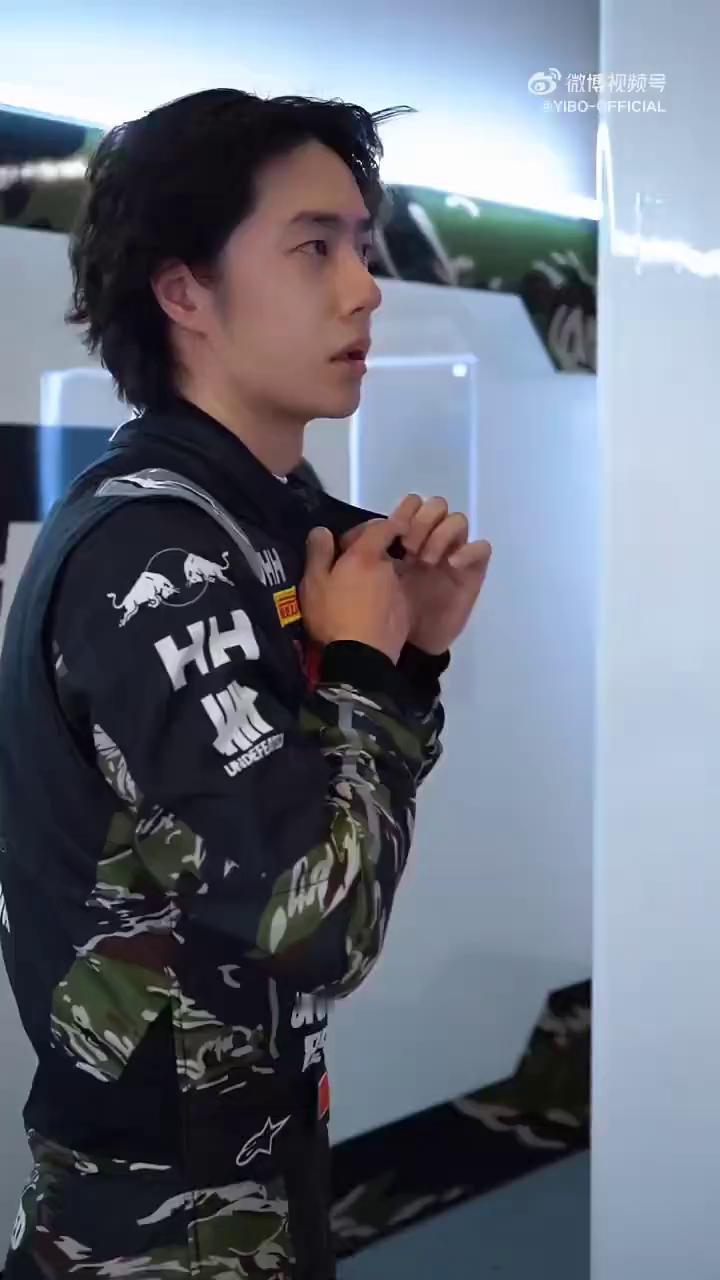 上海站幕后记录。
补充能量，彩蛋时间。短发精神好，小马尾绑的高，卷卷头发最花俏，