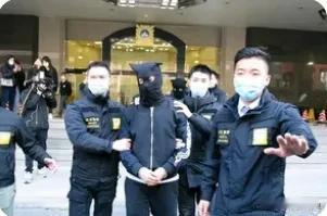 潍坊首饰店抢劫案迅速告破，潍坊警方这次真牛！
 
1. 警方侦查能力强，现在到处