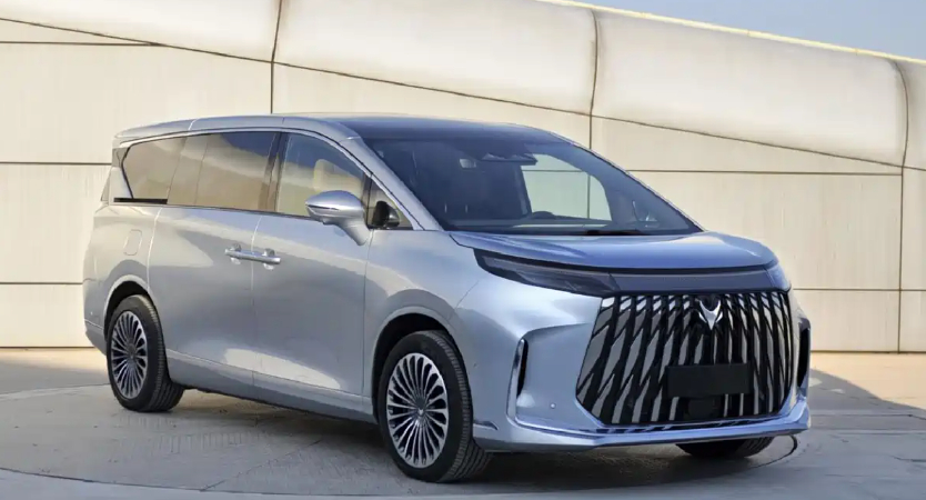 极狐全新大型MPV申报 极狐全新大型MPV的申报信息已出现在最新一期工信部目录中