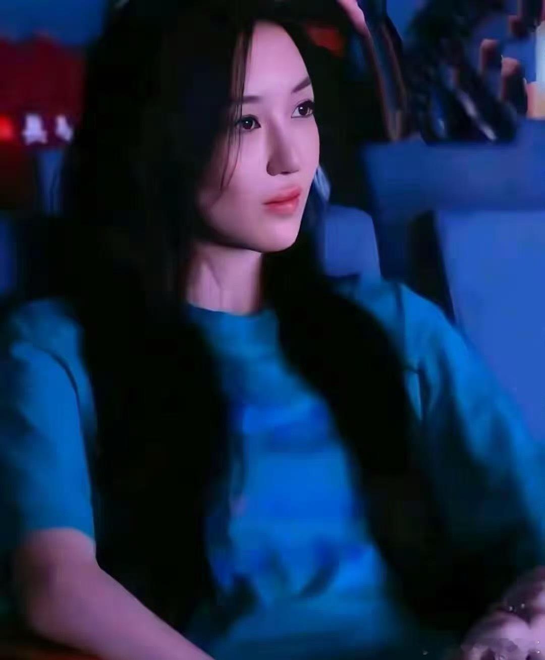 最近李亚鹏热度很高，我搜了一下李嫣近照，好美好有气质