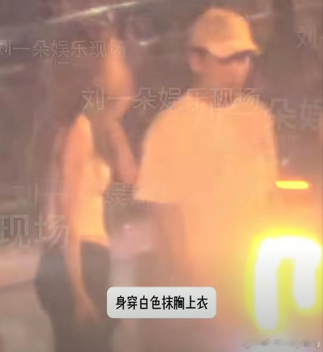 狗仔曝郭麒麟新恋情，称近日拍到他跟女友聚会，凌晨四点一起回家，并且称赞女孩是标准