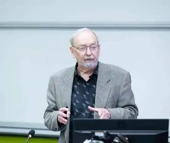 美国学者说，“以前我不理解为什么中国人都不喜欢国内崇洋媚外的人，后来明白了，很多