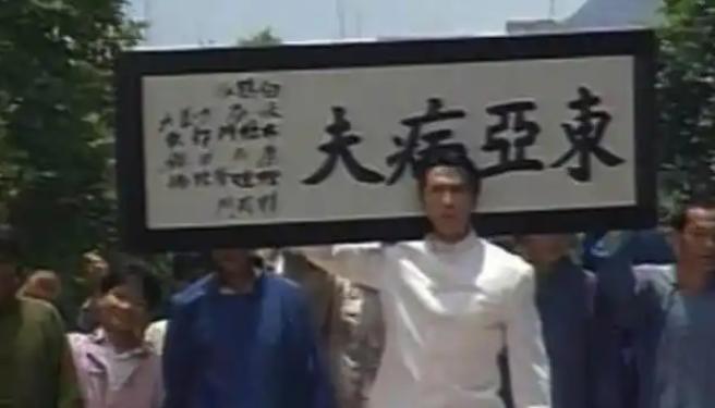 美国一些反华人士曾声称，今天的中国和清政府没有什么两样，既专制又腐败，所谓的辉煌