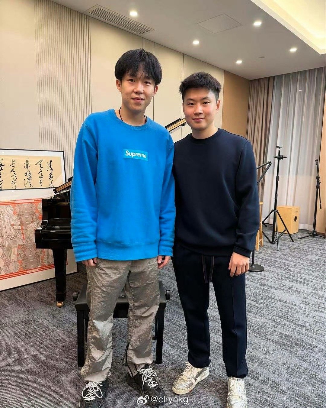王楚钦赵心童合照 终于找到专业人士可以和头头一块打球啦~  