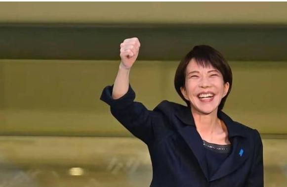 日本最近在外交场上演了一出“认亲”戏码，高层跑到印度称兄道妹，场面热络得像失散多