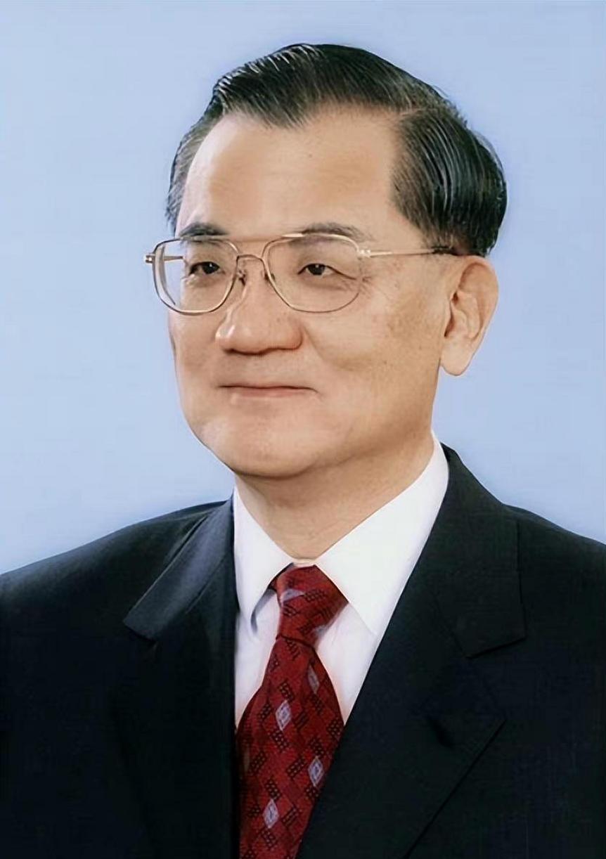 连战这辈子怕是做梦都想不到，自己拿真金白银捧出来的亲儿子，混了大半辈子，到头来却