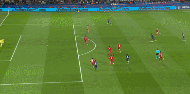 谁说人多力量大？全是背景板。

利物浦这是在线演示《关于四个人如何通过默契配合，