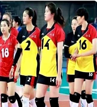 遂着哨声响起山东女排对阵北京女排的1/4比赛也落幕了，十五全运会成人组女排的四强