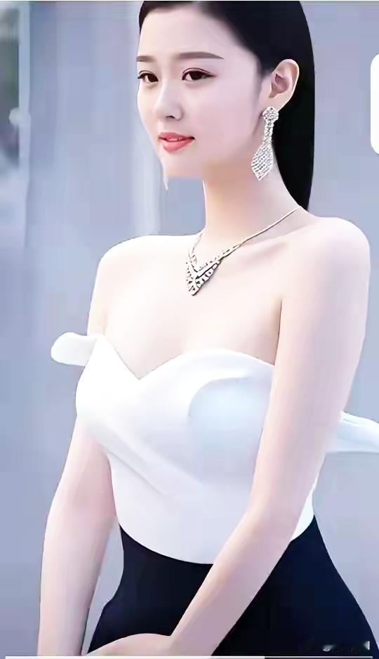 优雅白裙，闪耀耳环，气质女神，美不胜收！