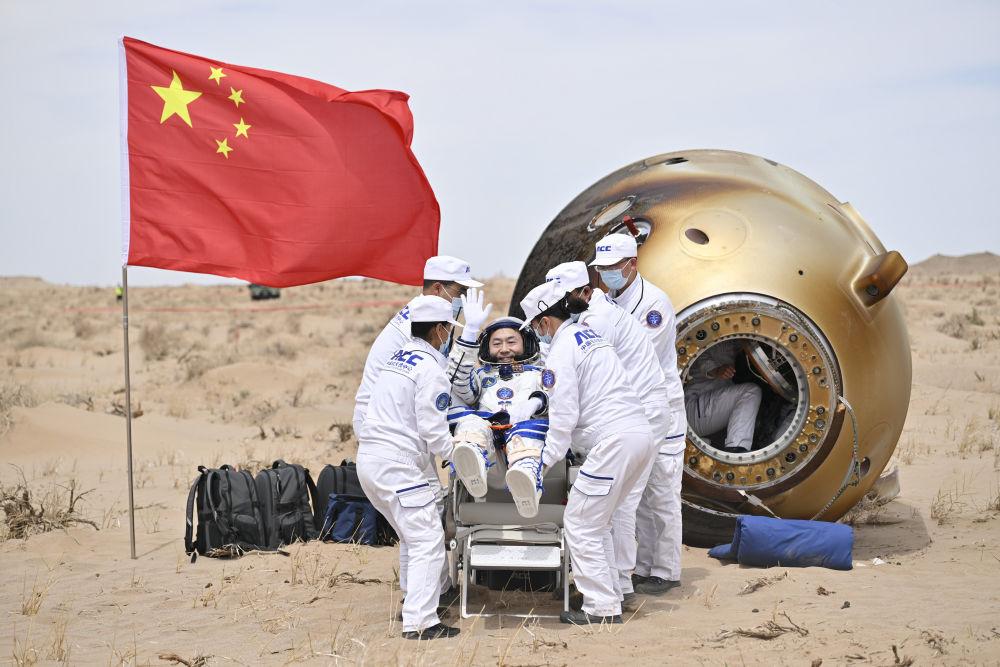 归来即传奇！神十九乘组183天太空日记太好哭
 
大漠扬沙，举国凝望！4月30日