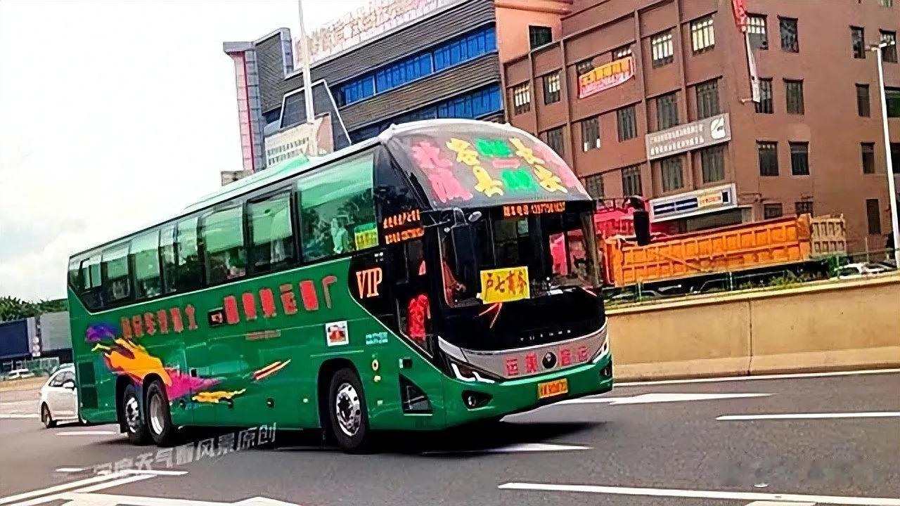 不是说广东到广西的高铁票价很便宜吗？
可为什么我隔壁那些广西老表，这些跑长途大巴