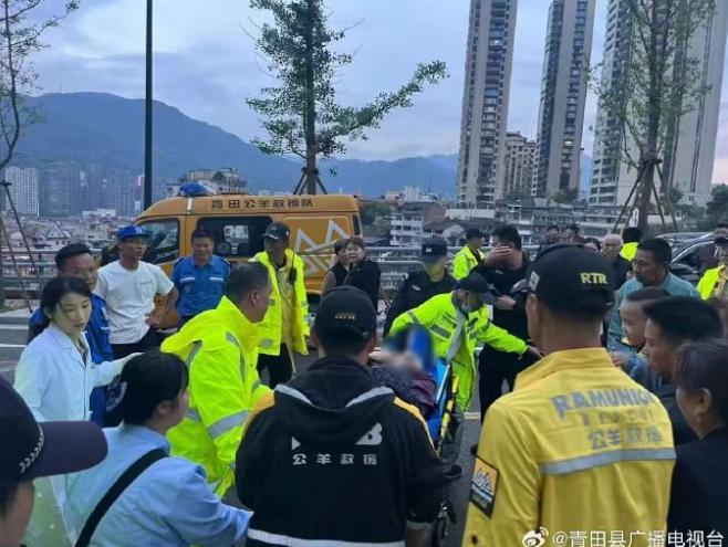 丽水青田七旬老人走失深山3小时找回雨夜深山搜救！青田民警联动救援力量寻回走失患病