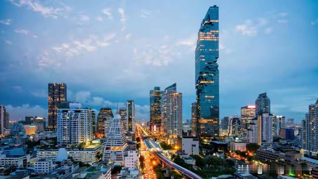 外媒：特朗普发现中国比想象中更强大！当美国打压中国，打压不动时，会掂量是自己是一