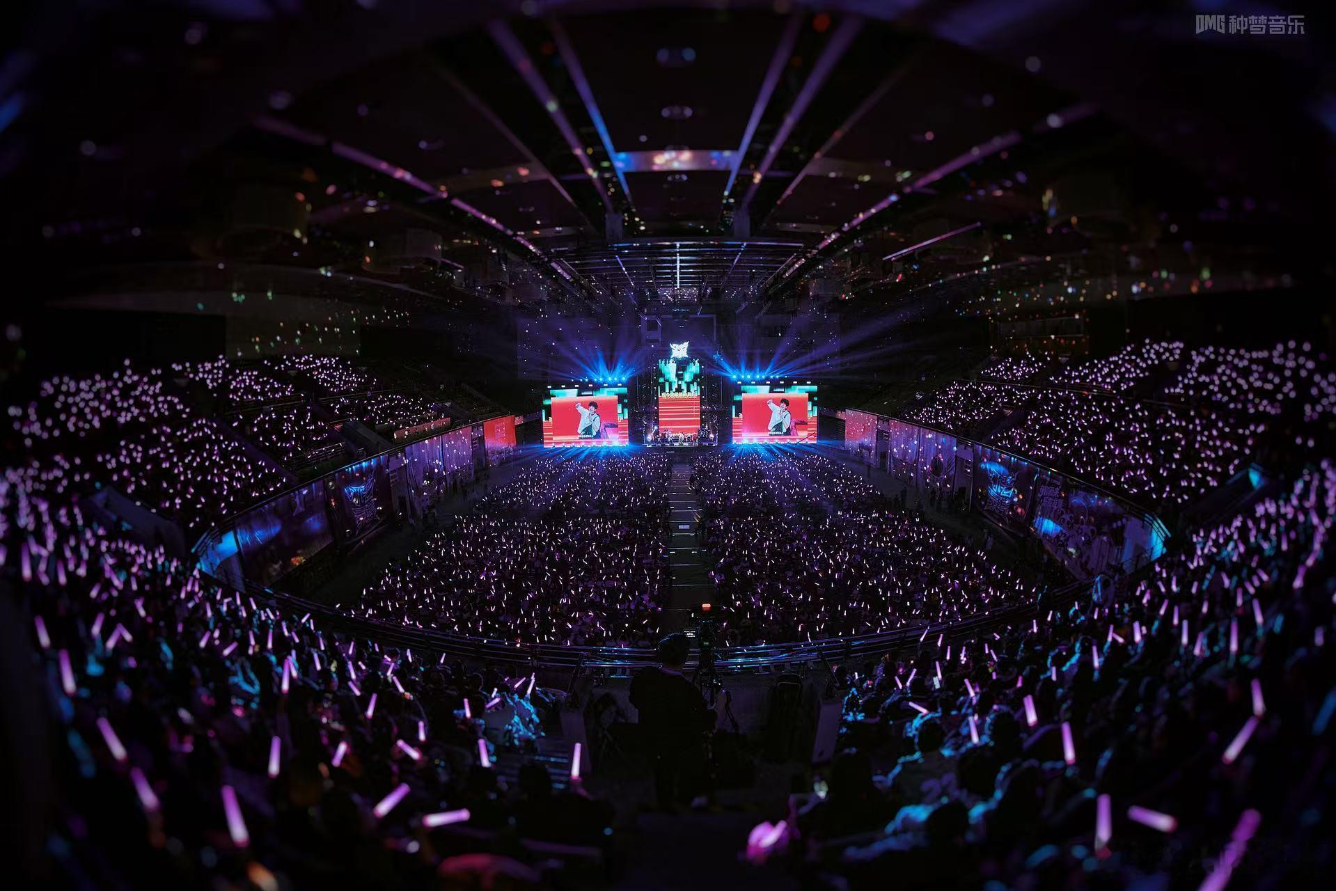 早安无锡演唱会上座率第一次开体育馆就有这上座率！早安的粉丝基础也太扎实了