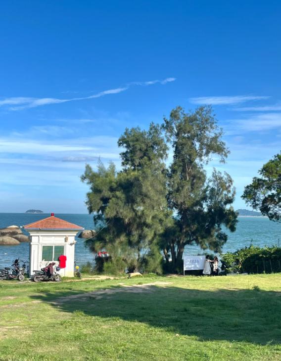 中东变天！阿联酋竟偷袭伊朗炼油厂
亲爱的朋友们大家好，我是海林小百科，今天我们来