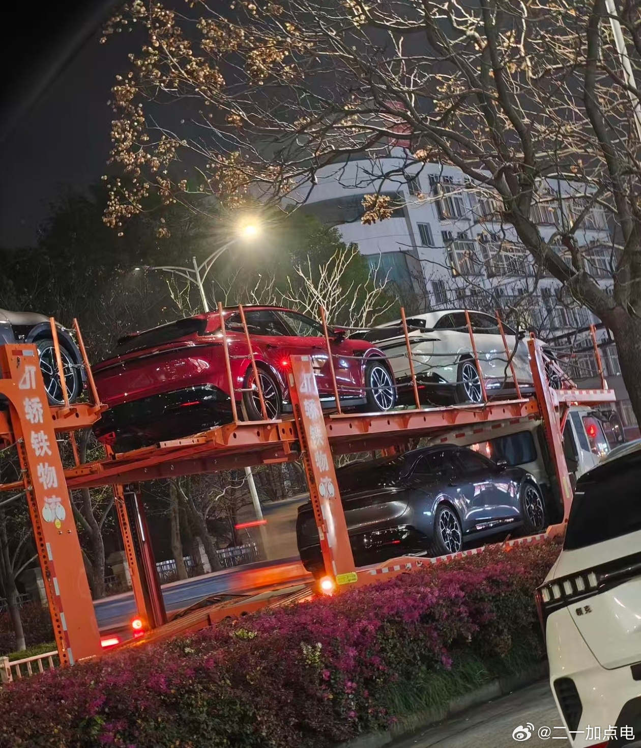 7系就应该把这些亮了吧唧的颜色整上嘛车主选了就是行走的广告牌大v聊车极氪极氪极氪